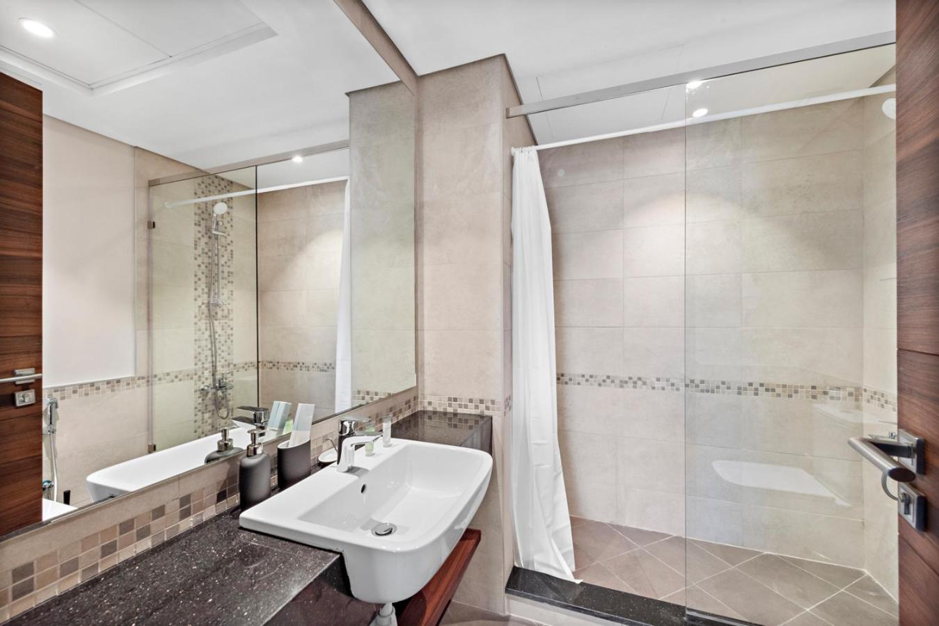Brand New 2 Bedroom Apartment In Family Community Dubai Eksteriør bilde